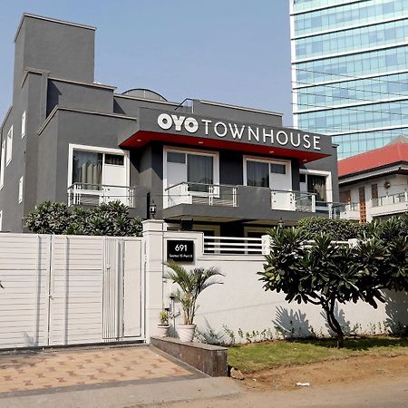 Oyo Townhouse 027 Sector 15 Gurgaon酒店 外观 照片